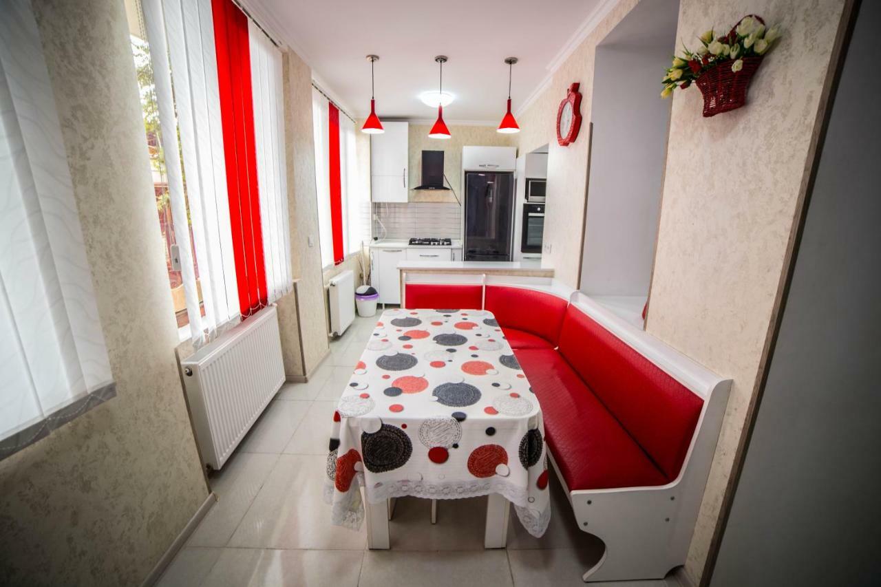 Guest House Theodora Кутаїсі Екстер'єр фото